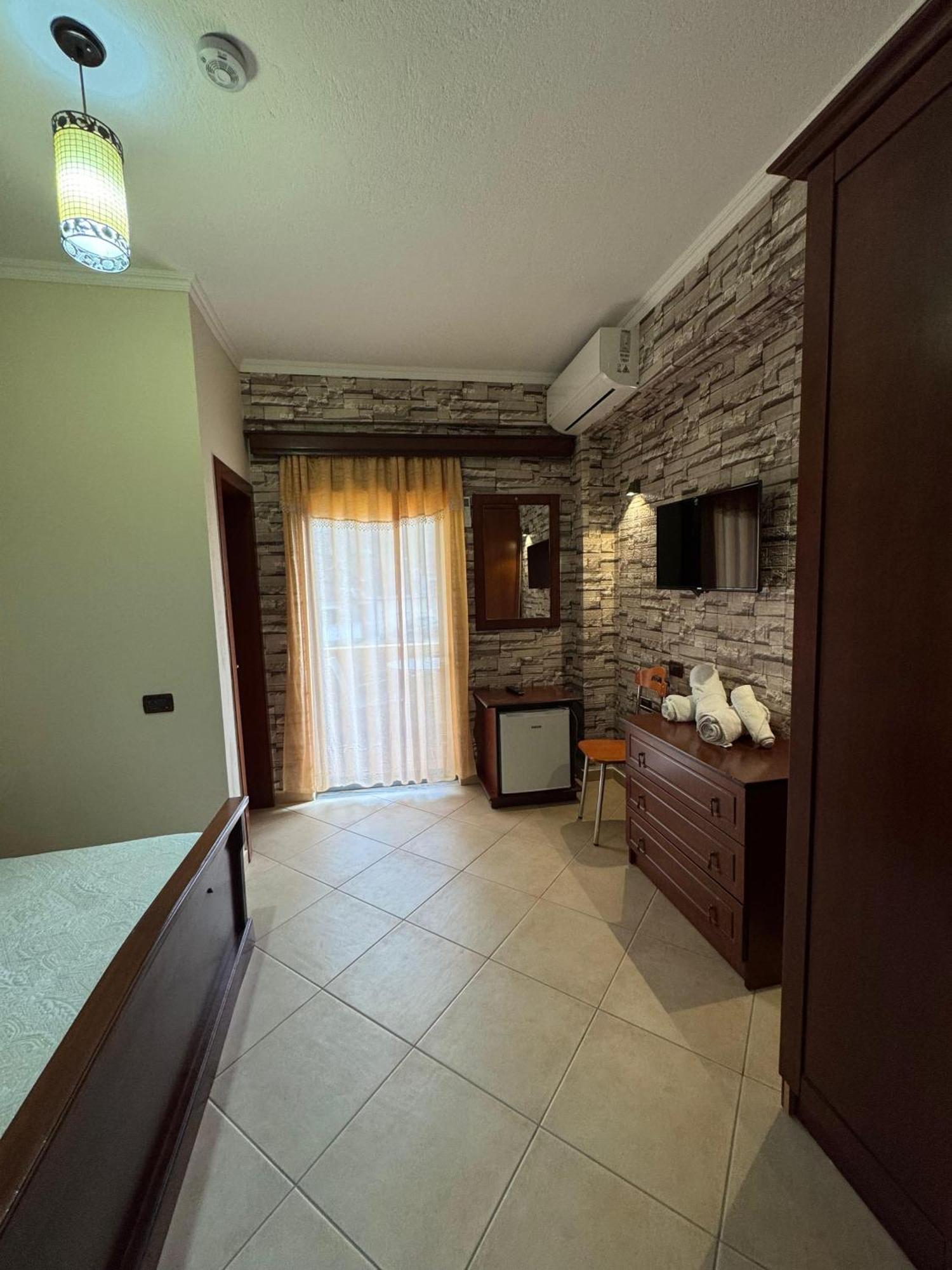 Hotel Restorant Leza Lini المظهر الخارجي الصورة